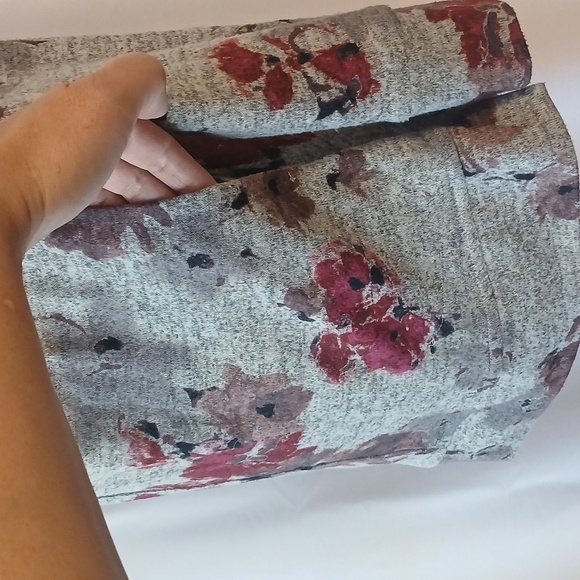 Ellen Tracy Floral V-Neck Women's Sweater Top Heathered Grey Floral Sz Med/L - Picture 6 of 10